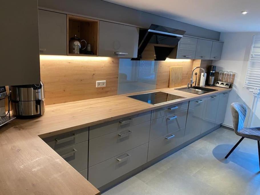 Ferienwohnung Hereinspaziert Вильгельмсхафен Экстерьер фото